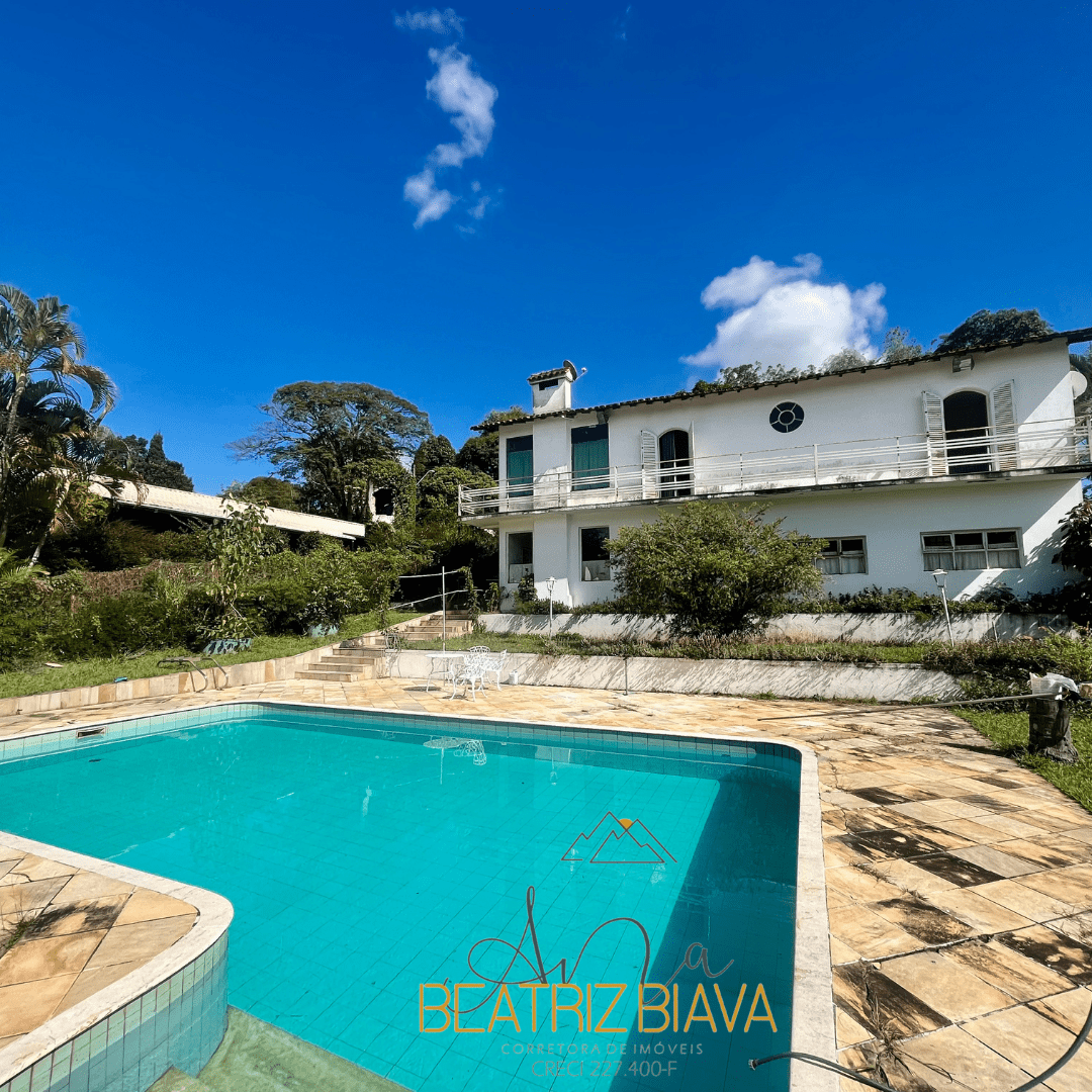 Casa com varanda que circunda todos os quartos permitindo uma vista deslumbrante