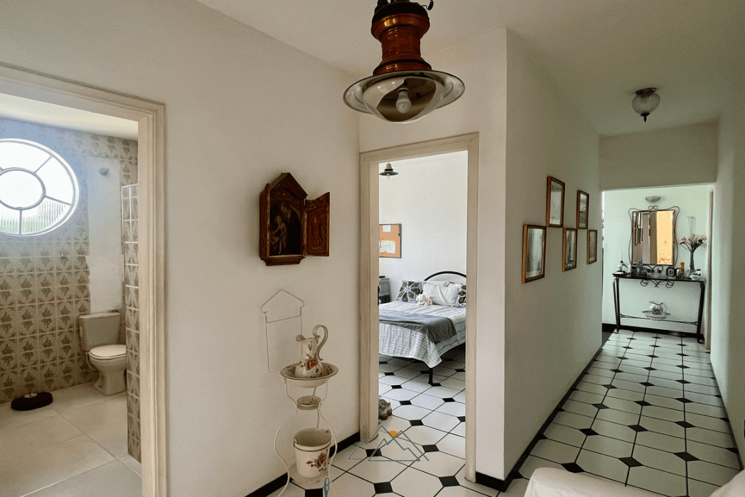 8C96D1CD-3599-4351-9038-AE92720D9265