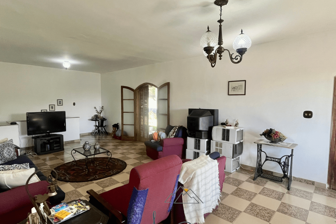 D4D90111-620A-4525-8F2D-F9E03E459594