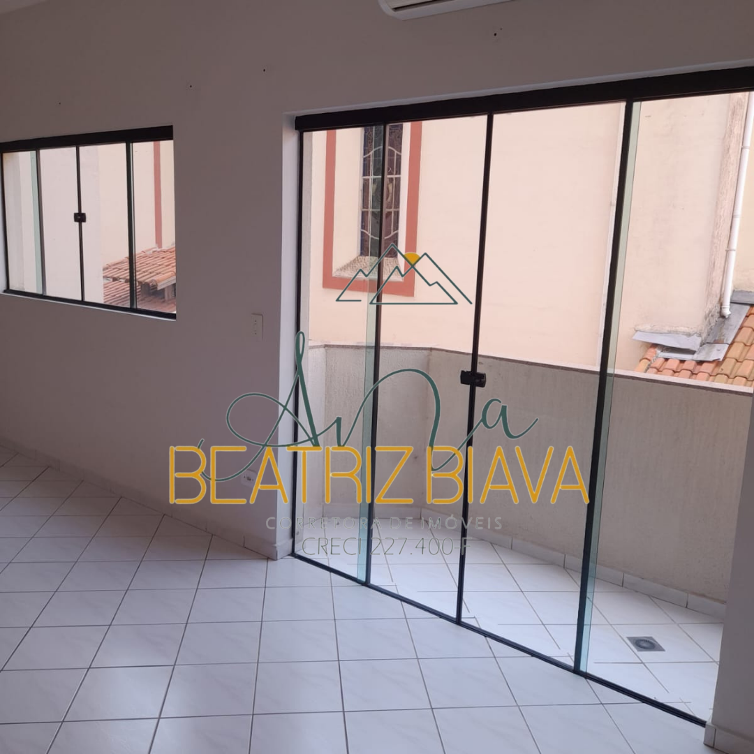Apartamento à venda com 2 vagas de garagem no centro de Guaratinguetá